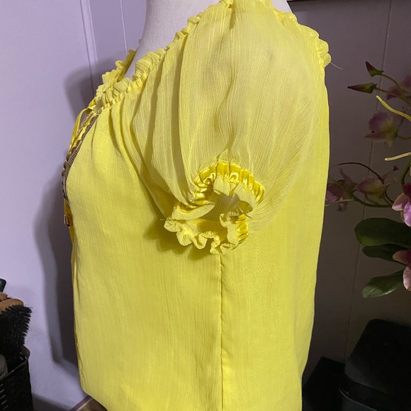 Cute peasant type blouse - Picture 5 of 8